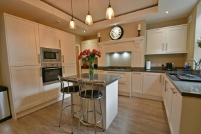 Luxary 4 Bed, 4 bathroom house in central Burnley